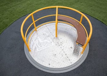 Judėjimo negalią turintiems vaikams Vilniuje – 23 vaikų žaidimo aikštelės