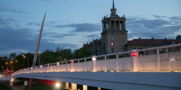 Atkurtai Sakartvelo Nepriklausomybei – 102-eji: šventiškai apšviesti Vilniaus tiltai