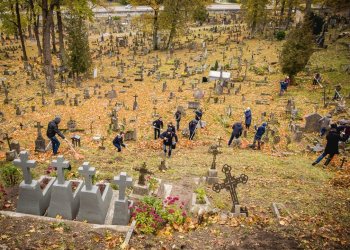 Draugijos inicijuotas Senųjų Rasų kapinių tvarkymas prieš Vėlines