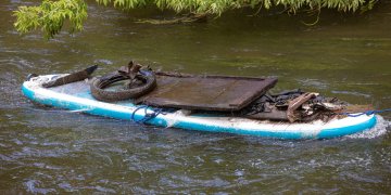 Narai išvalė Vilnelę: dugne – ir traktorių padangos, ir kilimai