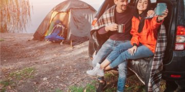 Ką būtina pasiimti į turistinį žygį? TOP 10 daiktų, kurių negalima pamiršti