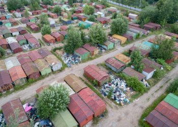 Vilniaus mieste neliks nelegalių metalinių garažų masyvų