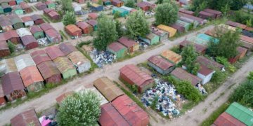 Vilniaus mieste neliks nelegalių metalinių garažų masyvų