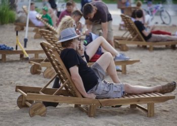 Vilnius vėl nebe kurortas: bus išardytas paplūdimys Lukiškių aikštėje