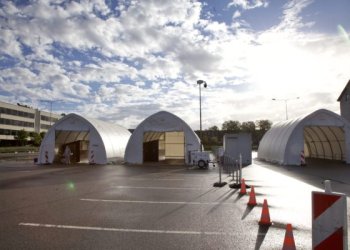 Nuo šiandienos greitaisiais testais pradedami tirti švietimo įstaigų darbuotojai