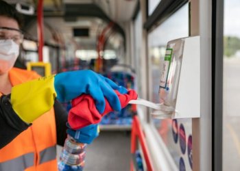 Vilnius keleivių saugumui aktyvina viešojo transporto dezinfekciją, keičiami tvarkaraščiai