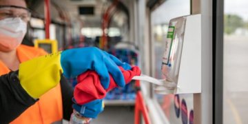 Vilnius keleivių saugumui aktyvina viešojo transporto dezinfekciją, keičiami tvarkaraščiai