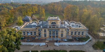 Trakų Vokės dvaro sodybos atgimimas: pradedamas dvaro pastato fasadų ir interjero tvarkybos etapas