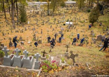 ,,Visuomeninė Rasų kapinių draugija”, šiemet švenčianti trisdešimties metų jubiliejų, kviečia  prisijungti prie rudeninių akcijų