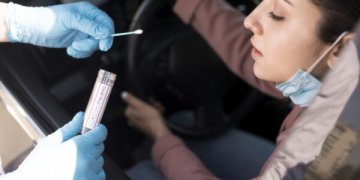 Gyventojai kviečiami neskambinti į karštąją liniją dėl pakartotinio PGR testo, pasveikimui įrodyti jis nereikalingas