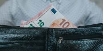 Aktualu dirbantiems ir netekusiems darbo: kokios socialinės garantijos priklauso