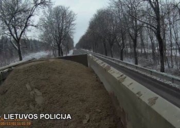 Prevencinės priemonės metu nustatyta birios medžiagos vežimo reikalavimų pažeidimų (video)