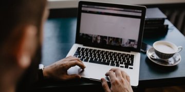 Tiems, kas negali dirbti nuotoliniu būdu, NVSC primena: prevencija – ir poilsio metu