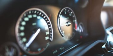 Kokios nuo sausio taikomos išimtys automobilių registracijos mokesčiui