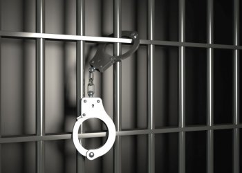 Privalomos saviizoliacijos nesilaikiusiam vyrui – areštas