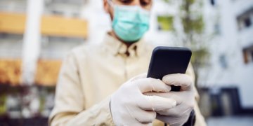 VVKT įspėja: nepakliūkite sukčiams į rankas