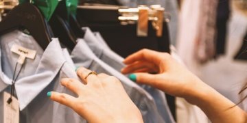 Į darbus grįžtantys paslaugų ir prekybos vietų darbuotojai gali nemokamai pasitikrinti dėl COVID-19