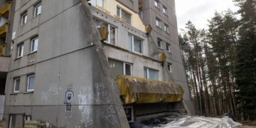 Pamoka neprižiūrėto daugiabučio gyventojams: namo atnaujinimu rūpintis būtina, kol konstrukcijos nėra avarinės būklės