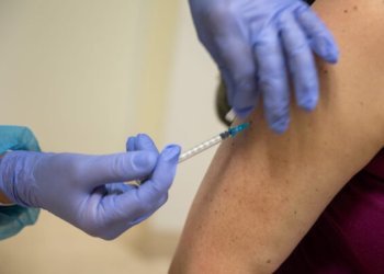 Telefono skambučio dėl vakcinacijos sulauks kiekvienas iš 100 tūkst. Vilniaus senjorų