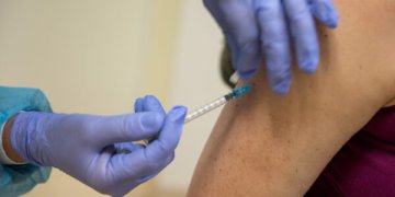 Telefono skambučio dėl vakcinacijos sulauks kiekvienas iš 100 tūkst. Vilniaus senjorų