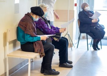 Vilniuje plečiama senjorų vakcinacija ir profilaktinių COVID-19 tyrimų galimybės