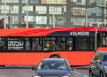 Atnaujinta tvarka viešajame transporte – sėdimos ir stovimos vietos, saugus atstumas