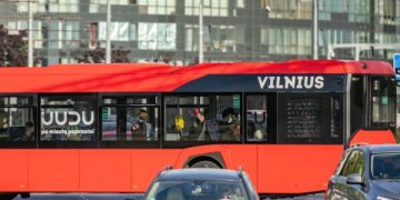 Atnaujinta tvarka viešajame transporte – sėdimos ir stovimos vietos, saugus atstumas