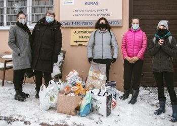 Sostinės gimnazijos mokiniai ieško gyvūnams namų – įgarsino jų balsus, aplankė prieglaudoje