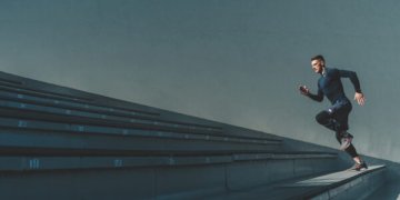 Sugrįžtantiems į bėgimo trasas – trenerio patarimai: kaip ugdyti greitį ir ištvermę?