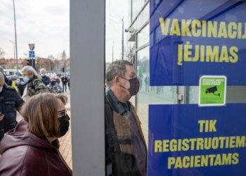 Vilnius kviečia sekti atnaujinamą informaciją apie vakcinas ir registruotis skiepui