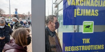 Vilnius kviečia sekti atnaujinamą informaciją apie vakcinas ir registruotis skiepui