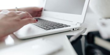 registruotas moterų nedarbas