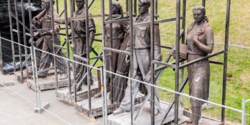 Vilnius nukeltas Žaliojo tilto skulptūras ruošiasi perduoti Lietuvos nacionaliniam muziejui