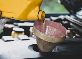 Pavojingas atliekas draudžiama mesti į atliekų konteinerius