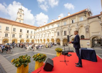 Vilnius sveikina daugiau kaip pusę tūkstančio Vilniaus abiturientų šimtukininkų