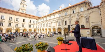 Vilnius sveikina daugiau kaip pusę tūkstančio Vilniaus abiturientų šimtukininkų