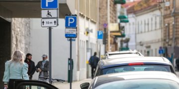 Vilniaus centre ir patogiai viešuoju transportu pasiekiamose teritorijose mažės parkavimo vietų įrengimo koeficientai