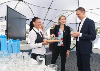 „Vilniaus vandenys“ pradeda unikalią vandens kampaniją: skatins masiškai gerti tyrą požeminį miesto vandenį