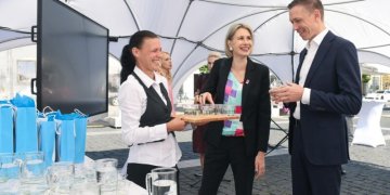 „Vilniaus vandenys“ pradeda unikalią vandens kampaniją: skatins masiškai gerti tyrą požeminį miesto vandenį