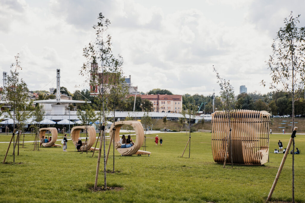 mobilioos darbo vietos prie Baltojo tilto