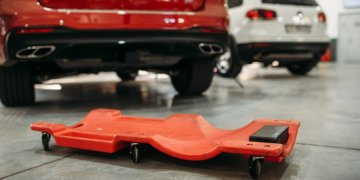 galiniu amortizatoriu keitimas