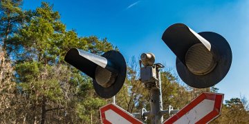 Dėl automobilių viaduko per geležinkelį statybų greta Rudaminos, keisis autobusų maršrutai