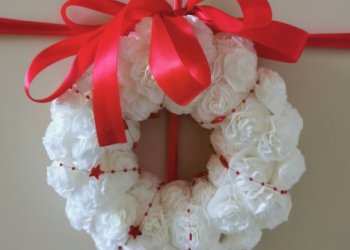 Daugiabutis puošniomis durimis