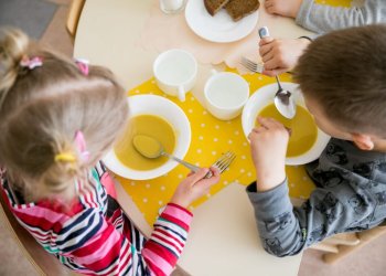 Vilniuje besimokantiems moksleiviams iš Ukrainos – visos dienos nemokamas maitinimas