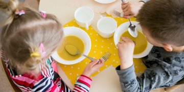 Vilniuje besimokantiems moksleiviams iš Ukrainos – visos dienos nemokamas maitinimas