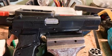 Suduotas netikėtas smūgis neteisėtai ginklų prekybai (video)