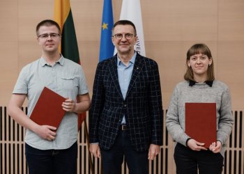 Gabiausiems gyvybės mokslų studentams Vilniuje įteiktos pirmosios prof. V. Šikšnio vardo stipendijos