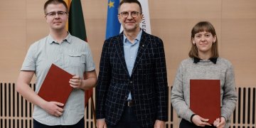 Gabiausiems gyvybės mokslų studentams Vilniuje įteiktos pirmosios prof. V. Šikšnio vardo stipendijos