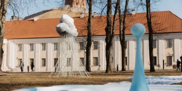 Pavasario lygiadienis Vilniuje: Šventaragio slėnis pasipuošė šventei skirtomis skulptūromis