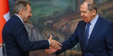 Patys ukrainiečiai ragina blokuoti Raudonąjį Kryžių dėl neveiksnumo ir bendradarbiavimo su Rusija